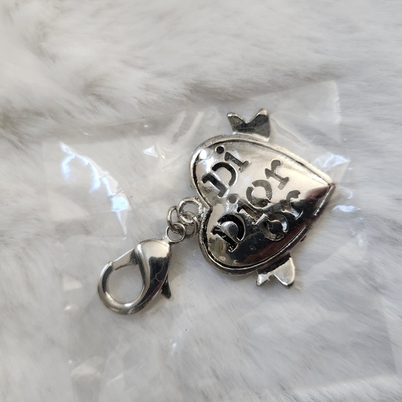 Crystal and Silver Pendant with lobster claw clasp - Picture 3 of 4